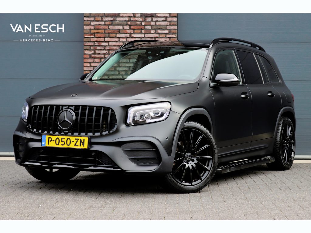 Mercedes-Benz GLB 200 Business Solution AMG | Panoramadak | Trekhaak | Camera | Dodehoekassistent | Augmented Reality | Sfeerverlichting | Stoelverwarming | High Perf. LED |