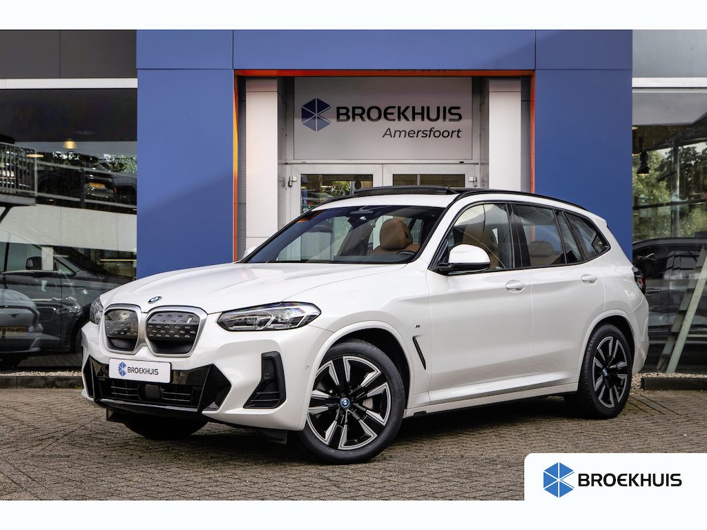 BMW iX3 Executive 80 kWh | SOH 98% | Pano | Trekhaak | Leder+memory | Camera | Cruise adaptief | Elektrisch bedienbare achterklep | Stoelverwarming | Achteruitrijcamera | Apple Carplay/Android Auto|telefoonintegratie premium | Cruise control adaptief met Stop&Go