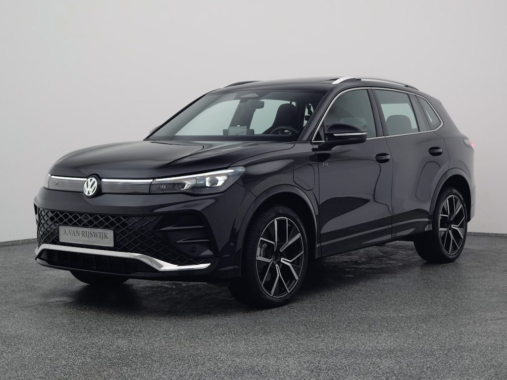 Volkswagen Tiguan 1.5 eHybrid R-Line NEW | PANO | 360° | HUD | ADAPTIVE | STOELMASSAGE | STOEL- EN STUURVERW. | TREKHAAK
