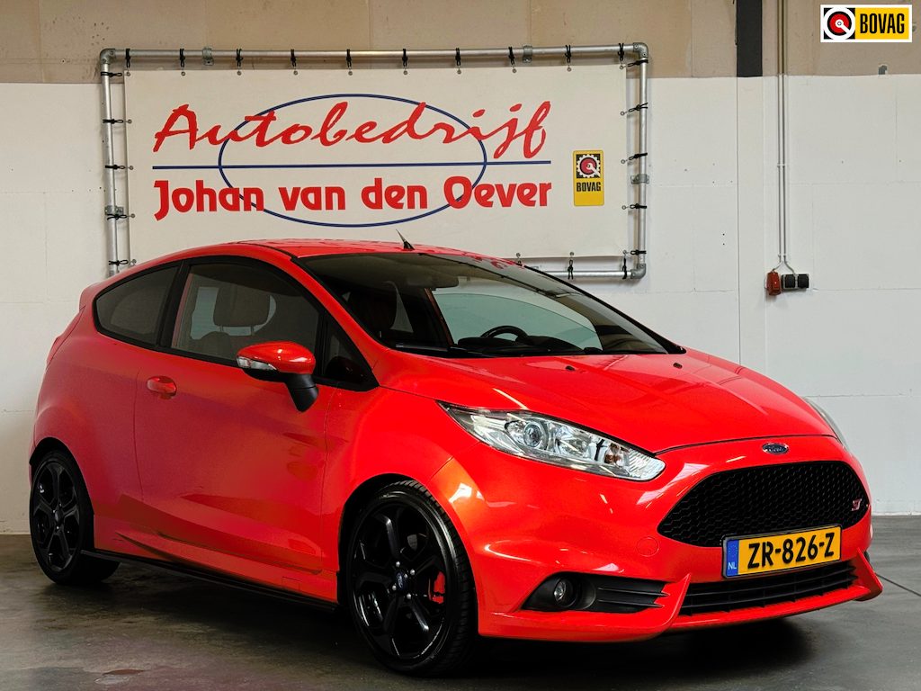 Ford Fiesta 1.6 ST2|Stoelverwarming|Recaro|Sportuitlaat|17 " LM-Velgen|