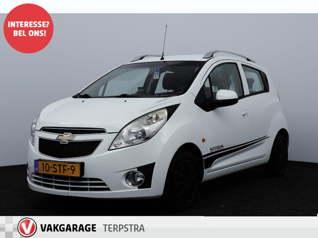 Chevrolet Spark 1.0 16V LS Bi-Fuel/ APK 11-2027!/ Airco/ C.V. Afstand/ Elek. pakket/ Isofix/ Bluetooth/ Media-Scherm/ Armsteun/ Multi. Stuur/ Mistl./ Dakrails.