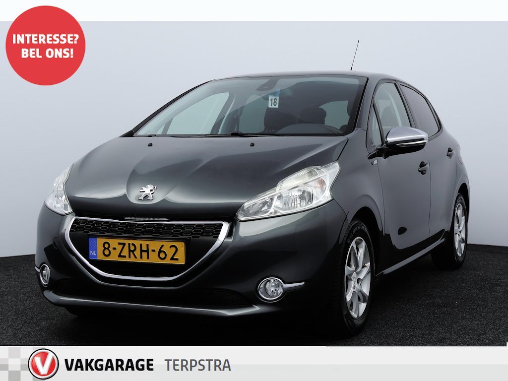 Peugeot 208 1.2 PureTech Style Pack/ DEALER ONDERHOUDEN!/ 15'' LMV/ Navi/ Clima/ Cruise/ Elek. pakket/ Isofix/ Bluetooth/ Armsteun/ Multi. LEDER. Stuur/ Mistl./ PDC/ Extra getint glas.