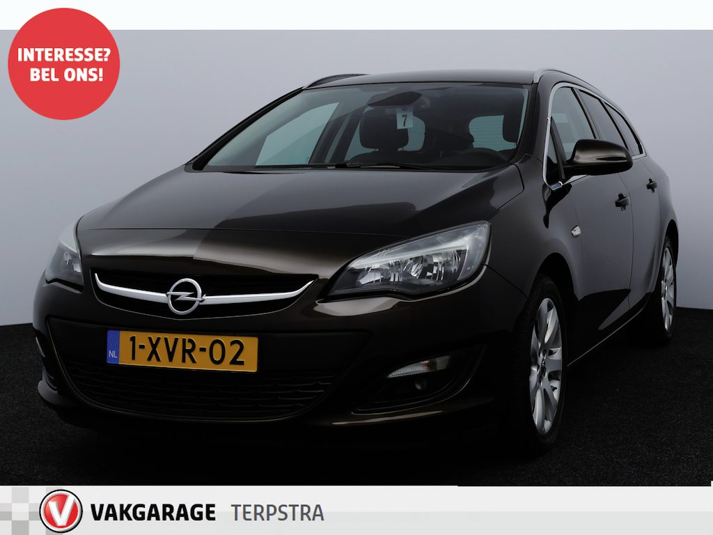Opel Astra Sports Tourer 1.4 Turbo Design Edition/ APK 12-2027!/ Trekhaak/ 17'' LMV/ Half-Leder/ Extra Getint Glas/ Navi/ Airco/ Cruise/ Elek. pakket/ Isofix/ Bluetooth/ Armsteun/ Multi. LEDER. Stuur/ Mistl./ PDC/ Chroom.