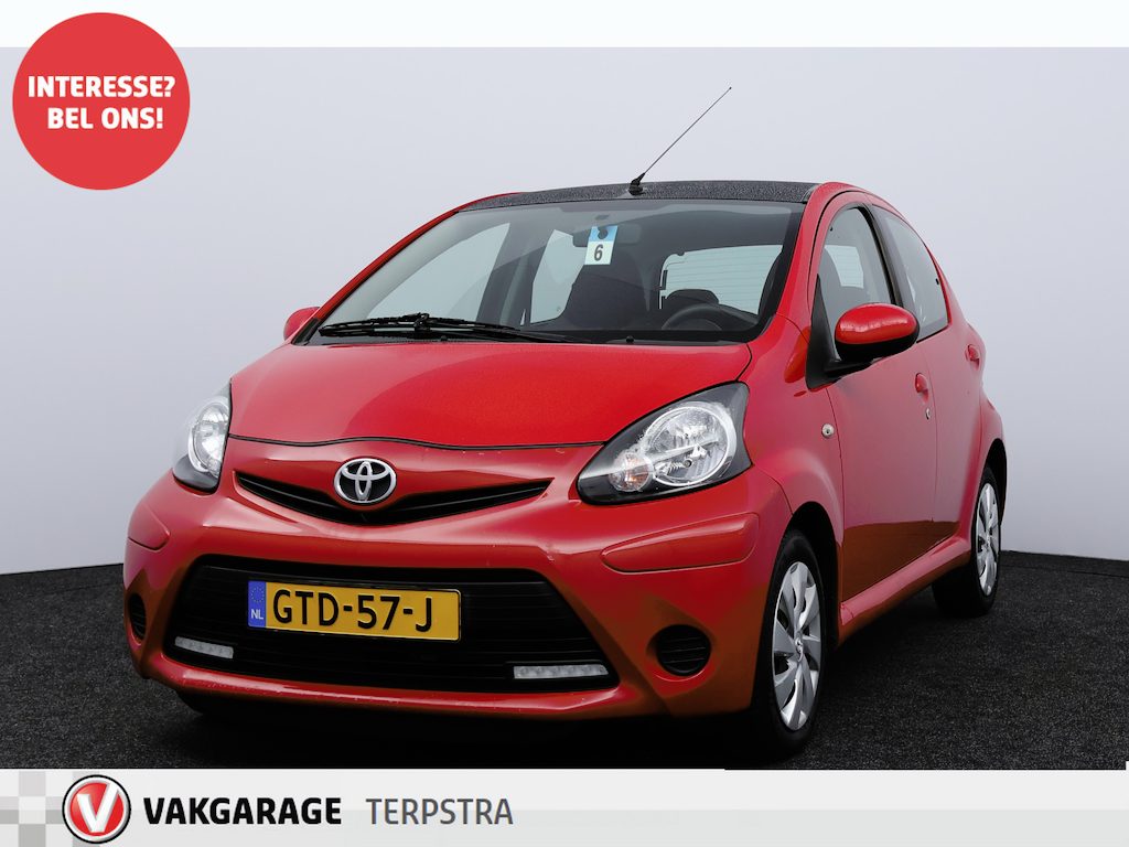 Toyota Aygo 1.0 VVT-i Access/ APK 11-2027!/ 5-Drs/ LED Dagrijverl./ Airco/ C.V. Afstand/ Elek. Ramen/ Isofix/ Bluetooth/ AUX & USB/ Getint glas.
