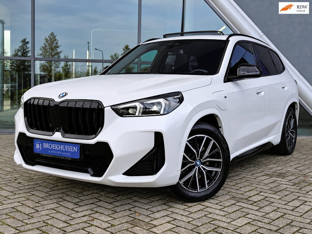 BMW X1 XDrive25e M-sport Pro Driving Assistant 360 Camera / HUD / Panoramadak / H/K Audio