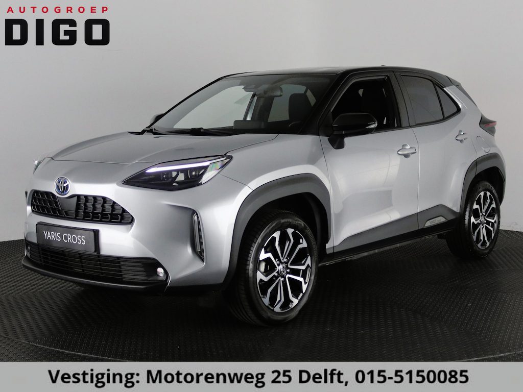 Toyota Yaris Cross 1.5 HYBRID DYNAMIC BITONE SILVERLINE GARANTIE 2035 NAVIGATIE . STUUR EN STOEL VERWARMING . ADAPTIEVE CRUICE CONTROL .