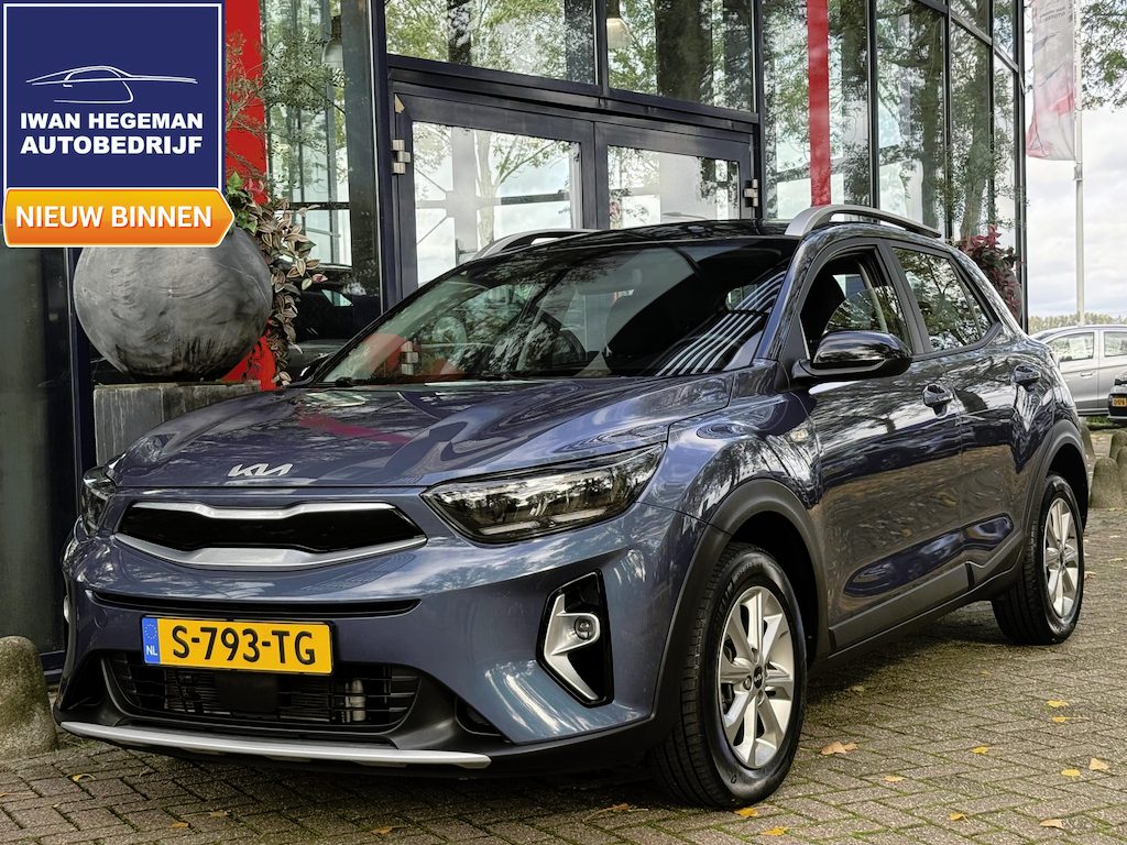 Kia Stonic 1.0 T-GDi MHEV DynamicLine | Parkeercamera | Navigatie via Apple Carplay | Cruise Control | Licht metalen velgen