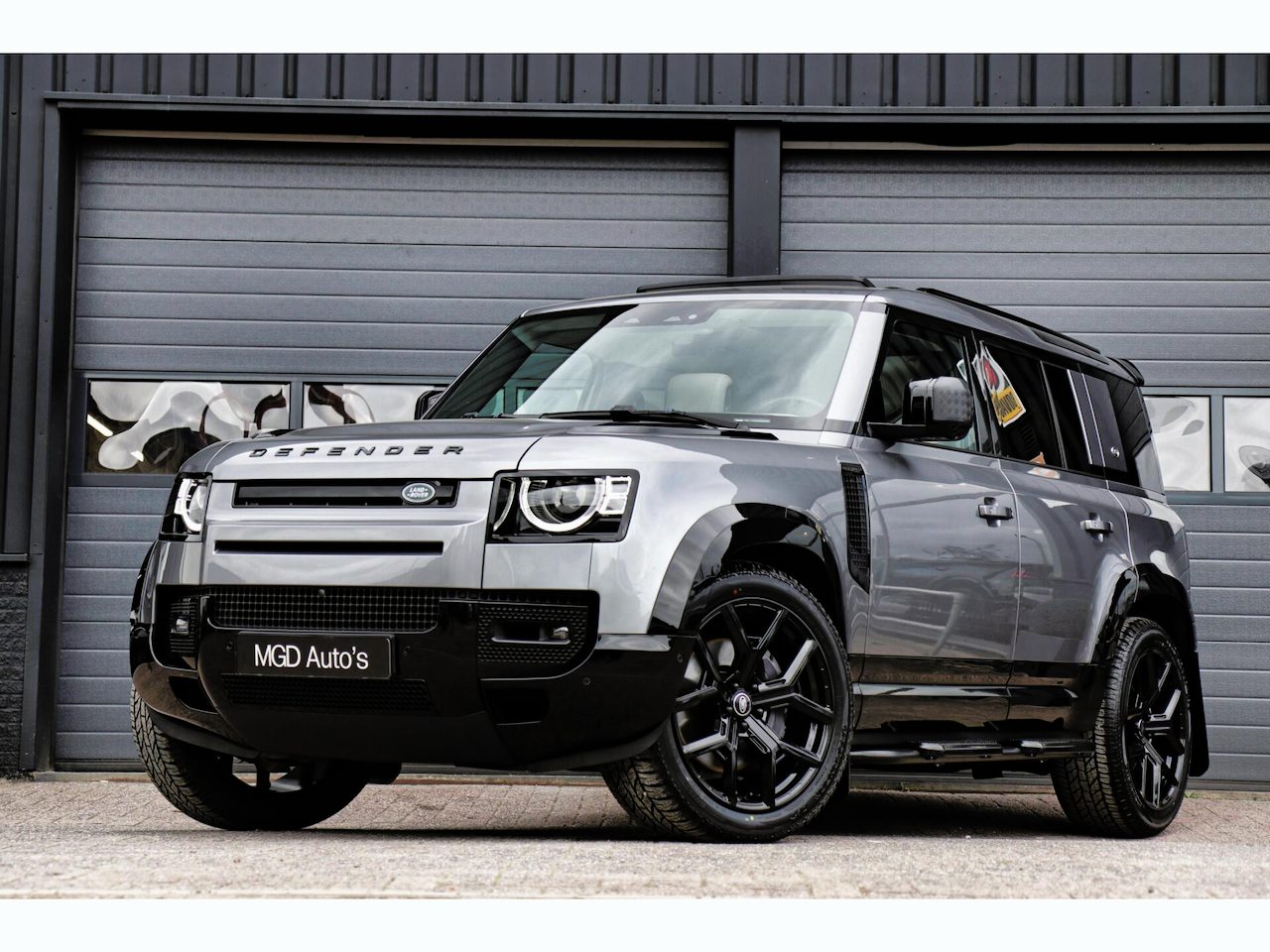 Land Rover Defender 110 3.0 P400 110 HSE / CAM
