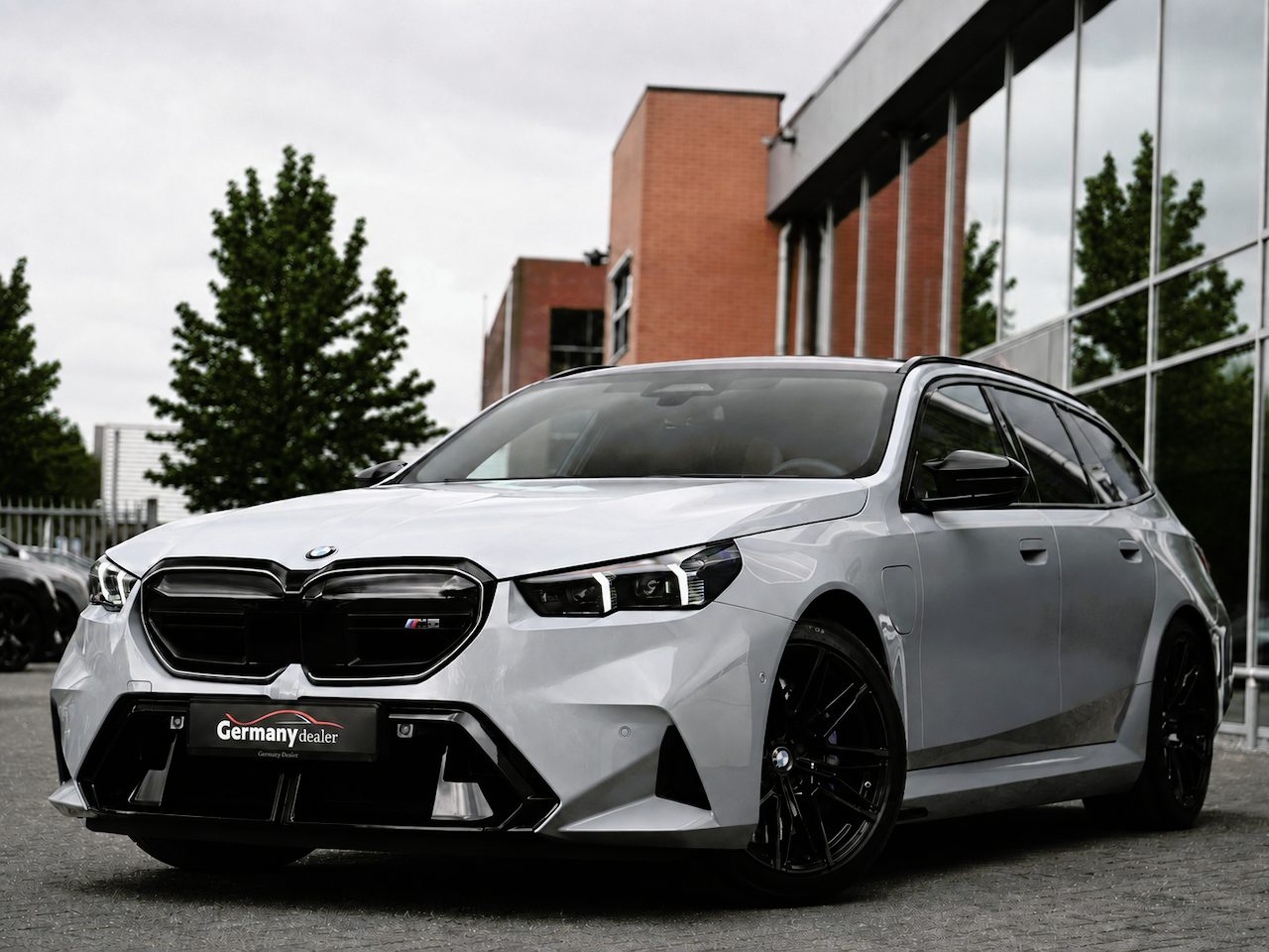 BMW M5 Touring 4.4 V8 729 hp Pano M-Driver+Pro Carbon B&W Trekh 360C