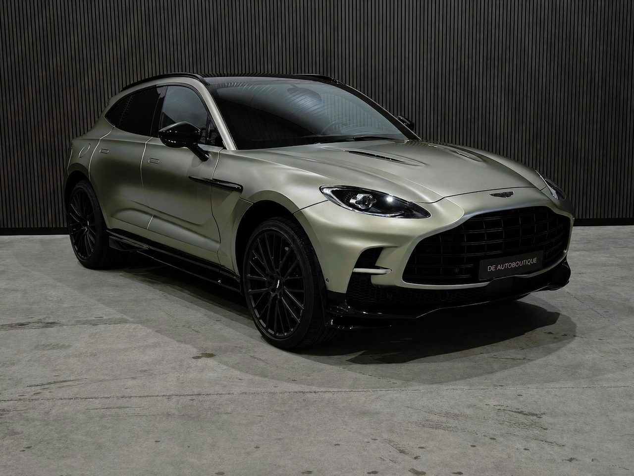 Aston Martin DBX 4.0 V8 707 / BTW / tot 26.10.2026 / Matt gr