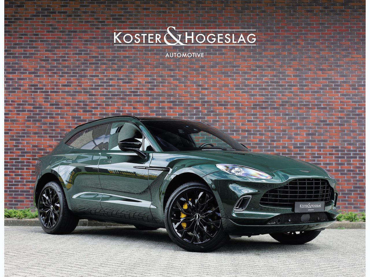 Aston Martin DBX 4.0 V8