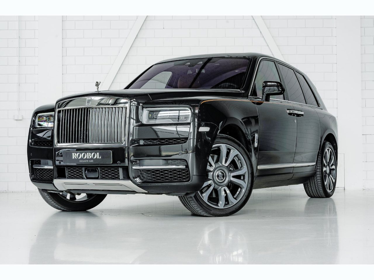 Rolls-Royce Cullinan | Bespoke | 4 Seats | Glass Partition | Theatre |