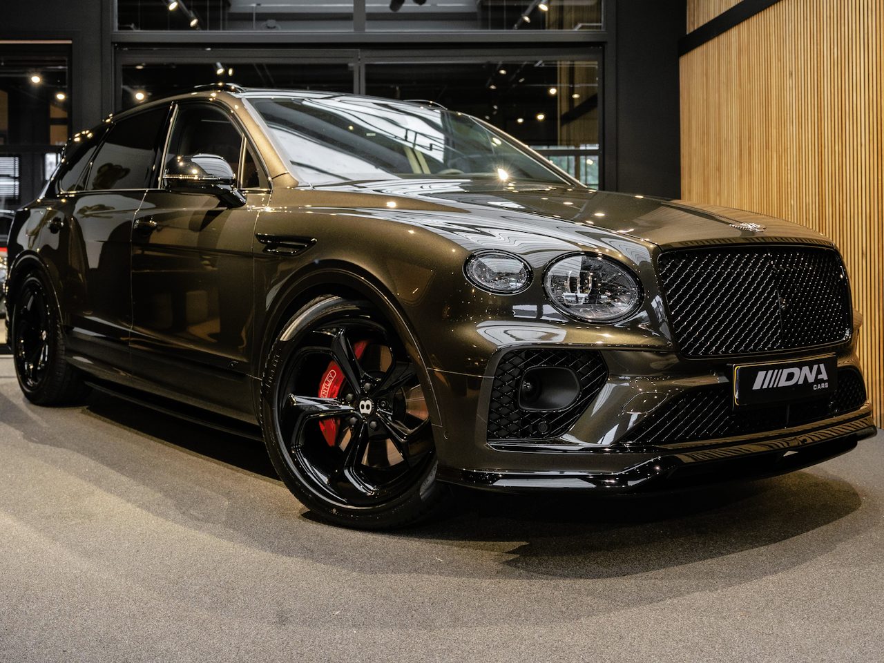 Bentley Bentayga V8 S Touring Package Mandarin NAIM 4.0 V8 S Spectre