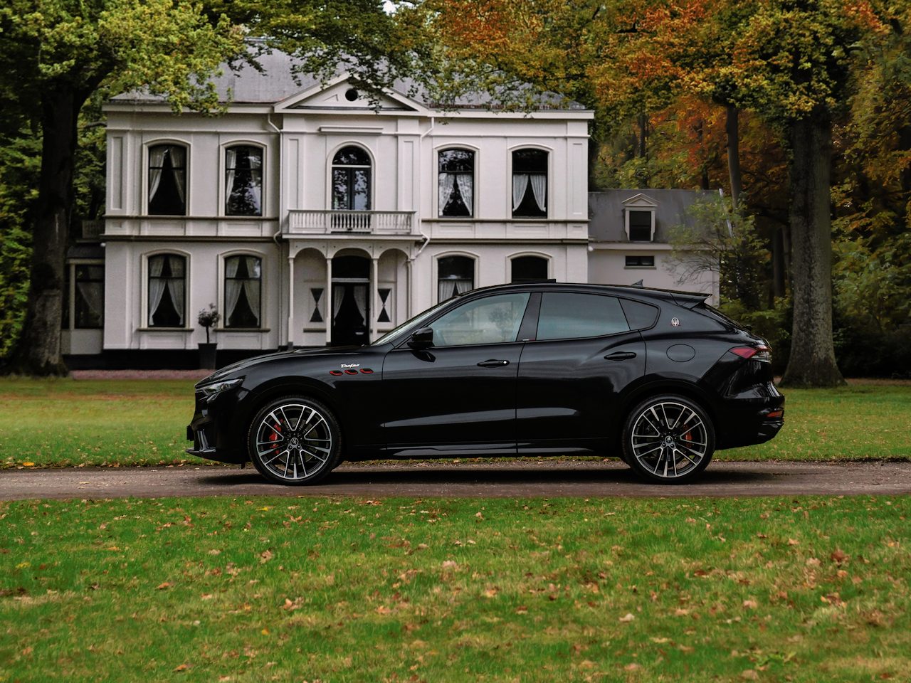 Maserati Levante 3.8 V8 Trofeo | Facelift | Pano-dak | Carbon | Stoelventilat