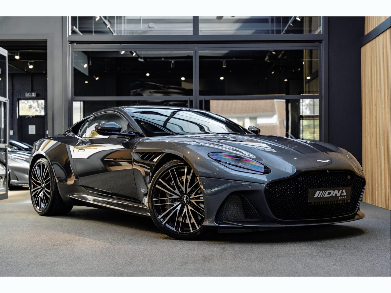 Aston Martin DBS 5.2 V12 Superleggera Carbon