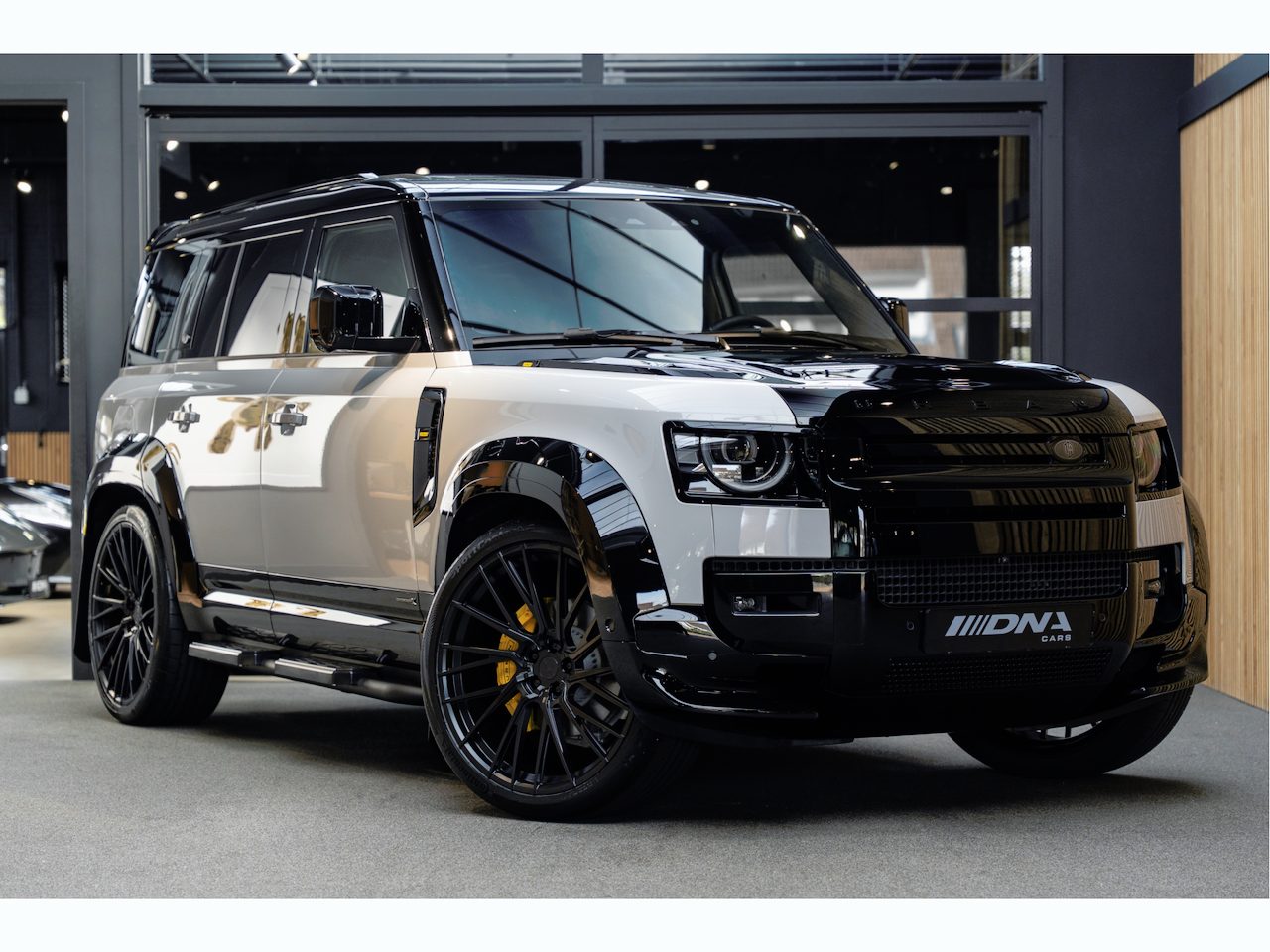 Land Rover Defender 110 P300e X Urban Automotive Yellow Accents 2.0 P300e 110 X