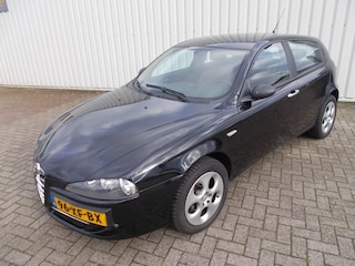 Alfa Romeo 147 2.0 T.Spark Distinctive ( APK KEURING BIJ AFLEVERING! )
