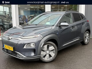 Hyundai Kona EV Premium 64 kWh | BTW-Auto | Lederen Bekleding | Warmtepomp | HUD | Stoel/Stuurverwarming/- & verkoeling | Stuurverwarming | Achteruitrij camera | Apple Carplay/Android Auto | Dodehoek detectie | Keyless | Navigatie |