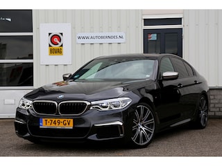 BMW M550i V8 462PK xDrive High Executive*Perfect BMW Onderh.*Bowers&Wilkins Diamond/Co-Pilot Pack/Softclose/Nachtzicht/Head-Up/Apple Carplay-Android/M-Stof/Stoelverw./Stuurwielverw./360/Adapt. Koplampen/Elek. Achterklep/Standkachel/VOL*