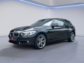 BMW 120i High Executive 184PK /Apple Carplay/Cruise Control/Parkeersens. V+A/18''LMV/Stoelverwarming/Multifunctioneelstuurwiel/(MET GARANTIE*)