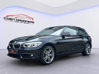 BMW 120i High Executive 184PK /Apple Carplay/Cruise Control/Parkeersens. V+A/18''LMV/Stoelverwarming/Multifunctioneelstuurwiel/(MET GARANTIE*)