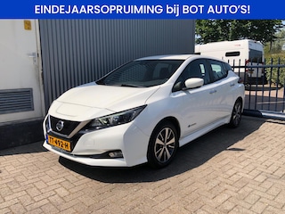 Nissan Leaf Acenta 40 kWh / NAVIGATIE / CAMERA / LMV / PDC / NL-AUTO / ECC