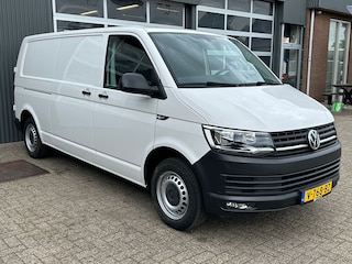 Volkswagen Transporter 2.0 TDI L2H1 102pk Kastinrichting 2200kg Trekgewicht Cruise controle Parkeerhulp achter Lang Bpm vrij 1e eigenaar Dealer onderhouden !! Euro 6