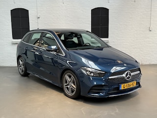Mercedes-Benz B-klasse 180 Business Solution AMG CAMERA / AMG LINE / PANO / NL AUTO / NAVI