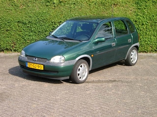 Opel Corsa 1.4i CDX nieuwe distributieriem en gereviseerde cil.kop NL auto met NAP, elektrische ramen, centr.vergrendeling, 5 drs