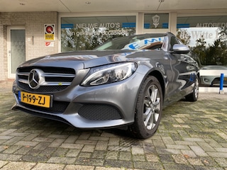 Mercedes-Benz C-klasse Estate 200 Premium Plus BTW IS VERREKENBAAR AUTO IS INCLUSIEF BTW Navi Fullmap/Cruisecontr,/Ledverlicht./Elektr. voorstoelen met geheugen en verwarming/Lederen bekledingElektr. achterklep/Rondomzicht camera/Start stop/Schakellflippers aan het stuur