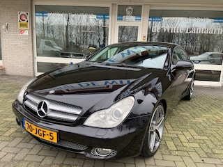 Mercedes-Benz CLS 350 CGI Prestige Plus Bi-Xenon/Lederen bekleding en Stuur/Elektrisch verstelbare Verwarmde voorstoelen/Automatisch airco/19 Inch Licht metaal/Cruise controle/Parkeersensoren voor+Achter Zeer mooie auto