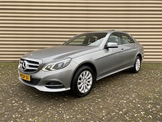 Mercedes-Benz E-klasse 200 Ambition Avantgarde [ pano schuifdak,fm navi,leer,pdc,trekhaak ]
