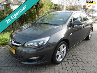 Opel Astra 1.4 Turbo Berlin 140pk Sedan 2e eig. Trekhaak 1250kg Airco Cruise