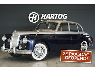 Daimler 4.0 104 "One-O-Four" DF310 *LINKS GESTUURD* 1 / 16 Daimler 104 "One-O-Four" DF310 *LINKS GESTUURD*   1 / 16