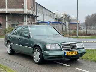 Mercedes-Benz E-klasse 220 Elegance W124 | 200 Serie | 2e Eigenaar | Laatste serie van dit model | Two Tone | NL & NAP | Goed onderhouden