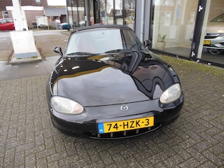 Mazda MX-5 1.8i Staat in De Krim