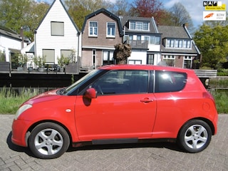 Suzuki Swift 1.3i Automaat Airco Aangepaste (invalide-)auto Handrem + Handgas