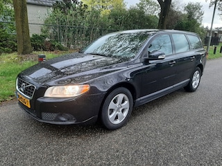 Volvo V70 2.4D Kinetic Automaat | Navigatie | Airco | Trekhaak | Parkeer sensoren