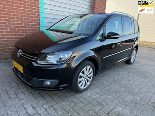 Volkswagen Touran 1.2 TSI Highline BlueMotion Bj:2011 NAP!