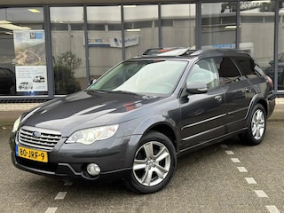 Subaru Outback 2.5i Exclusive Edition symmetrical AWD / PANO / Xenon