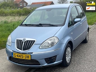 Lancia Musa 1.4-16V Platino Plus ECC Audio/CD Electric pakket ABS Getint glas Colorpakket ASR ESP Dealeronderhoud Nieuwe Apk!
