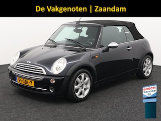 Mini Mini Cabrio 1.6 airco cruisc centrvergr elecraam electr dak, parkeersensoren achter, radio speler, boordcomputer Ben je klaar om te genieten van de zon en de vrijheid van open rijden? De MINI Mini Cabrio 1.6 One biedt alles wat je zoekt in een cabrio: stijl, plezier en sportief rijgedrag. Deze iconische