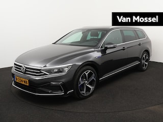 Volkswagen Passat Variant 1.4 TSI PHEV GTE Business 272 PK DSG | Apple Carplay | Adaptive Cruise Control | Digital Cockpit Pro | Plug-IN | Trekhaak | Ergo Active Stoel | Navigatie | Keyless | Achteruitrijcamera |