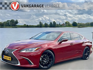 Lexus ES 300h Business Line | Super netjes! | LM Velgen 19" | Elektisch Glazen Panoramadak | Voorstoelen/Stuurwiel Verwarmd |