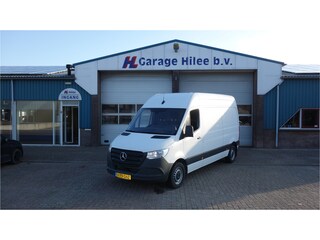 Mercedes-Benz Sprinter 215