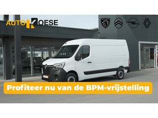 Renault Master T35 2.3 dCi 135 L2H2 Comfort | Direct Leverbaar | Navigatie | Parkeersensoren | Airco | Cruise Control | Vloerplaat In Laadruimte
