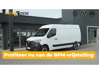 Renault Master T35 2.3 dCi 135 L2H2 Comfort | Direct Leverbaar | Navigatie | Parkeersensoren | Airco | Cruise Control | Vloerplaat In Laadruimte