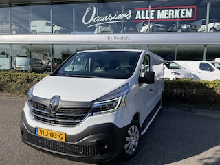 Renault Trafic 2.0 dCi 120 T29 L2H1 Airco - Cruise control - Parkeer sensoren achter - Navigatie - Radio - USB/AUX - DAB - Bluetooth - Trekhaak - Licht metalen velgen - Ramen electrisch voor - Voorstoelen verwarmbaar en verstelbaar - B-stoel IHV - 2 zitplaatsen voor - zijwand betimmering - laadvloer - zijschuifdeur rechts - tussenschot volledig
