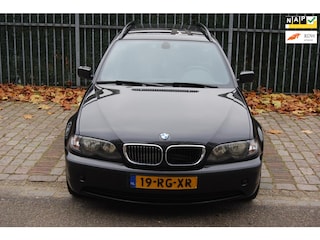 BMW 3-serie Touring 318i Lifestyle Edition