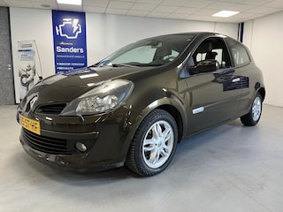 Renault Clio 1.6-16V Initiale